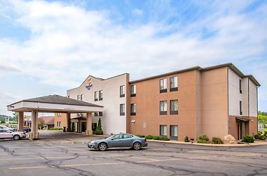 HOTEL COMFORT INN CHARLOTTE, MI 2* (United States) - from C$ 146